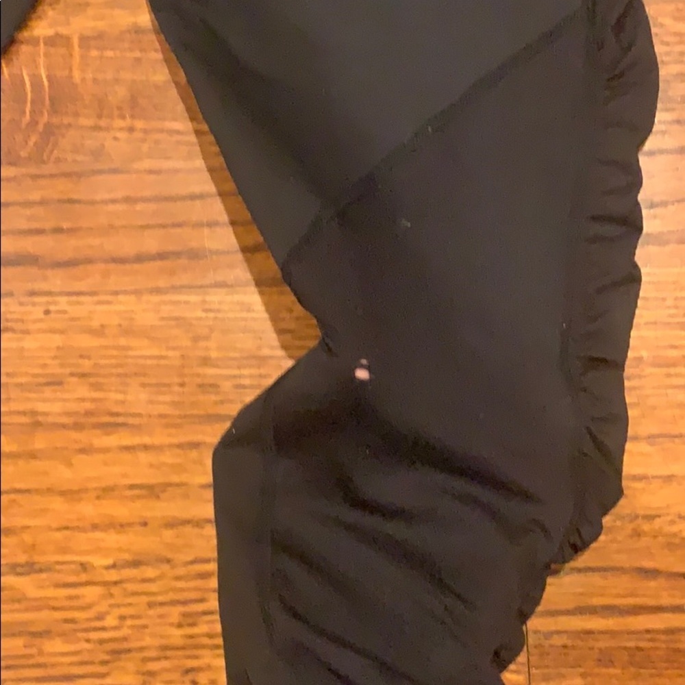 Lululemon ruched mesh side crop - Picture 5 of 6